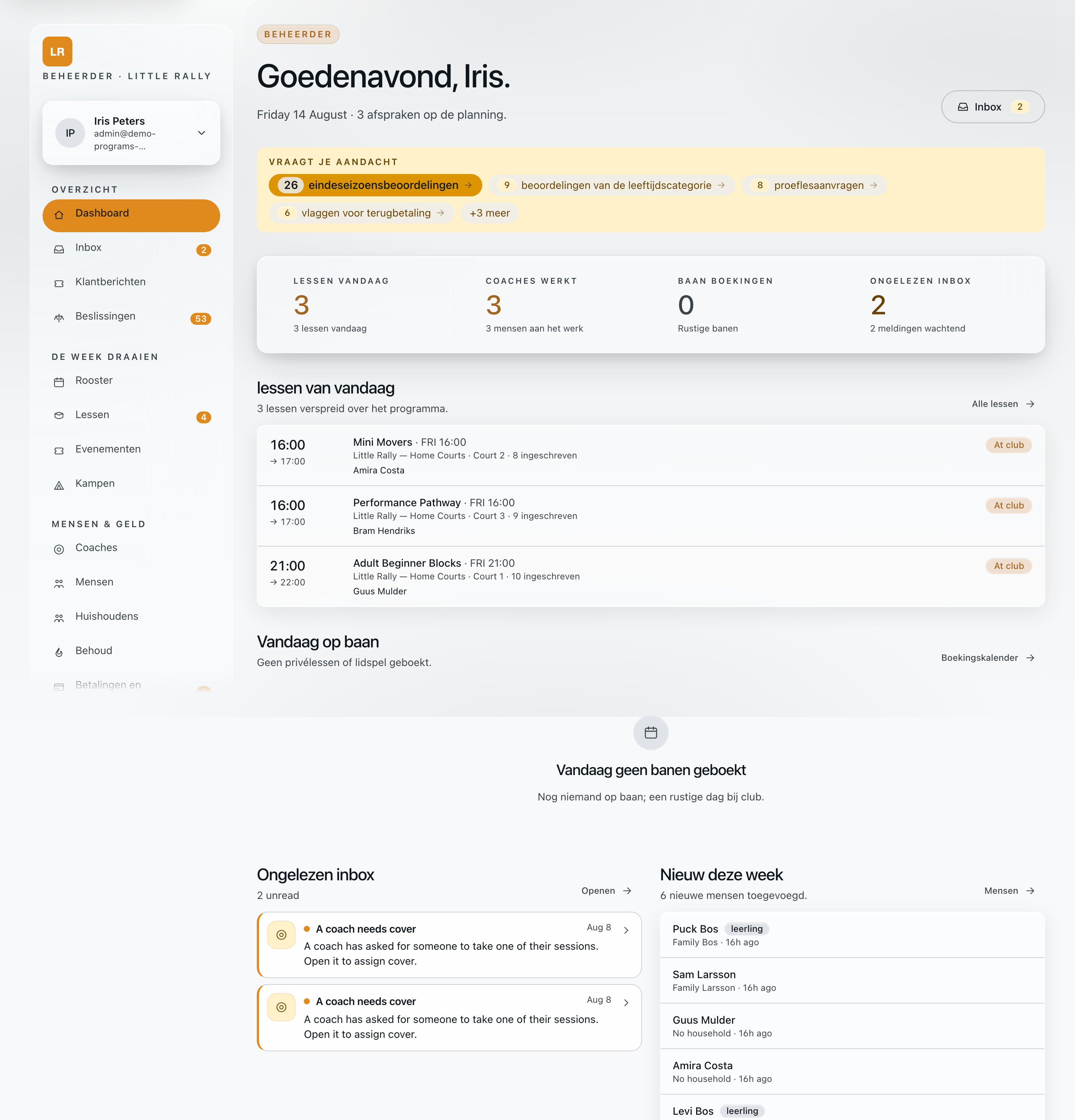 Het dashboard van Little Rally voor een naschools programma: de lessen van vandaag en een strook Vraagt om jou met seizoensreviews, leeftijdscontroles, proeflesaanvragen en terugbetalingsmarkeringen